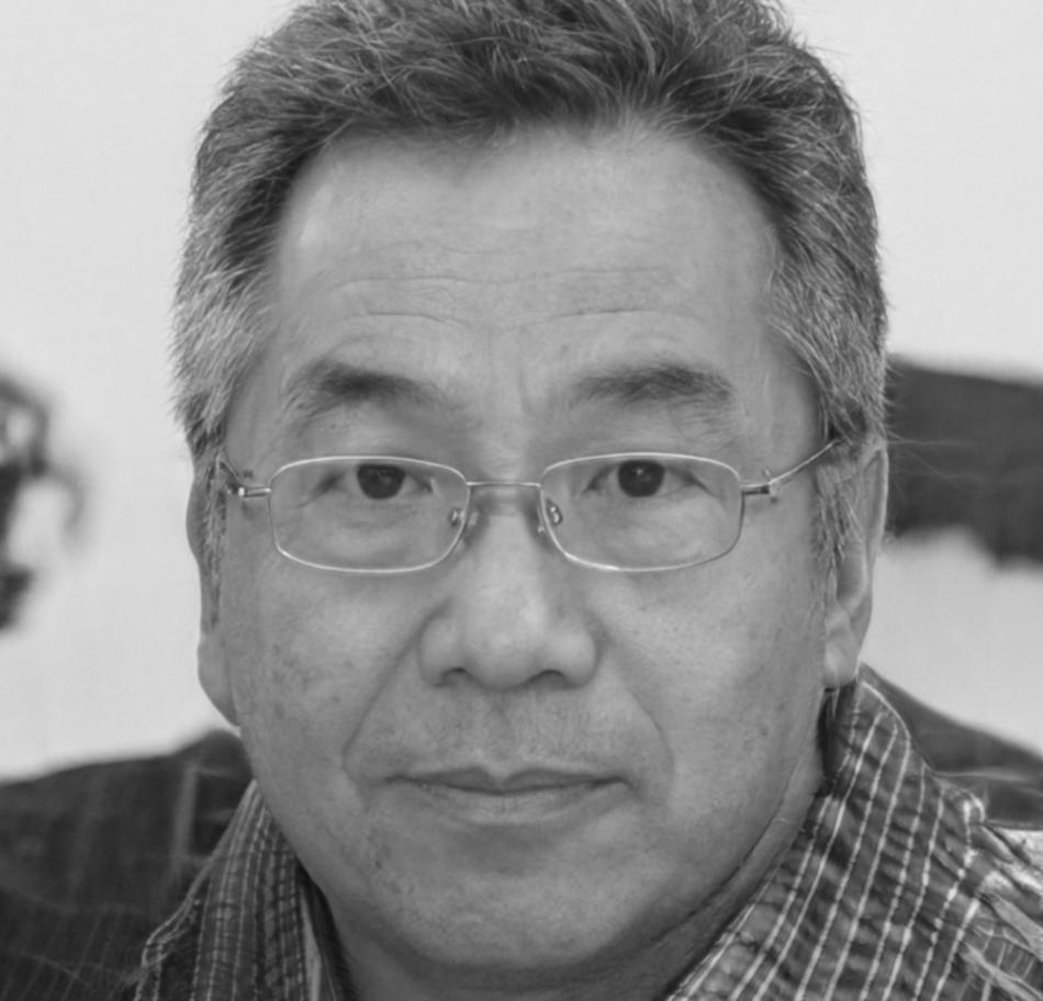 Professional economic analyst presenting market research findings